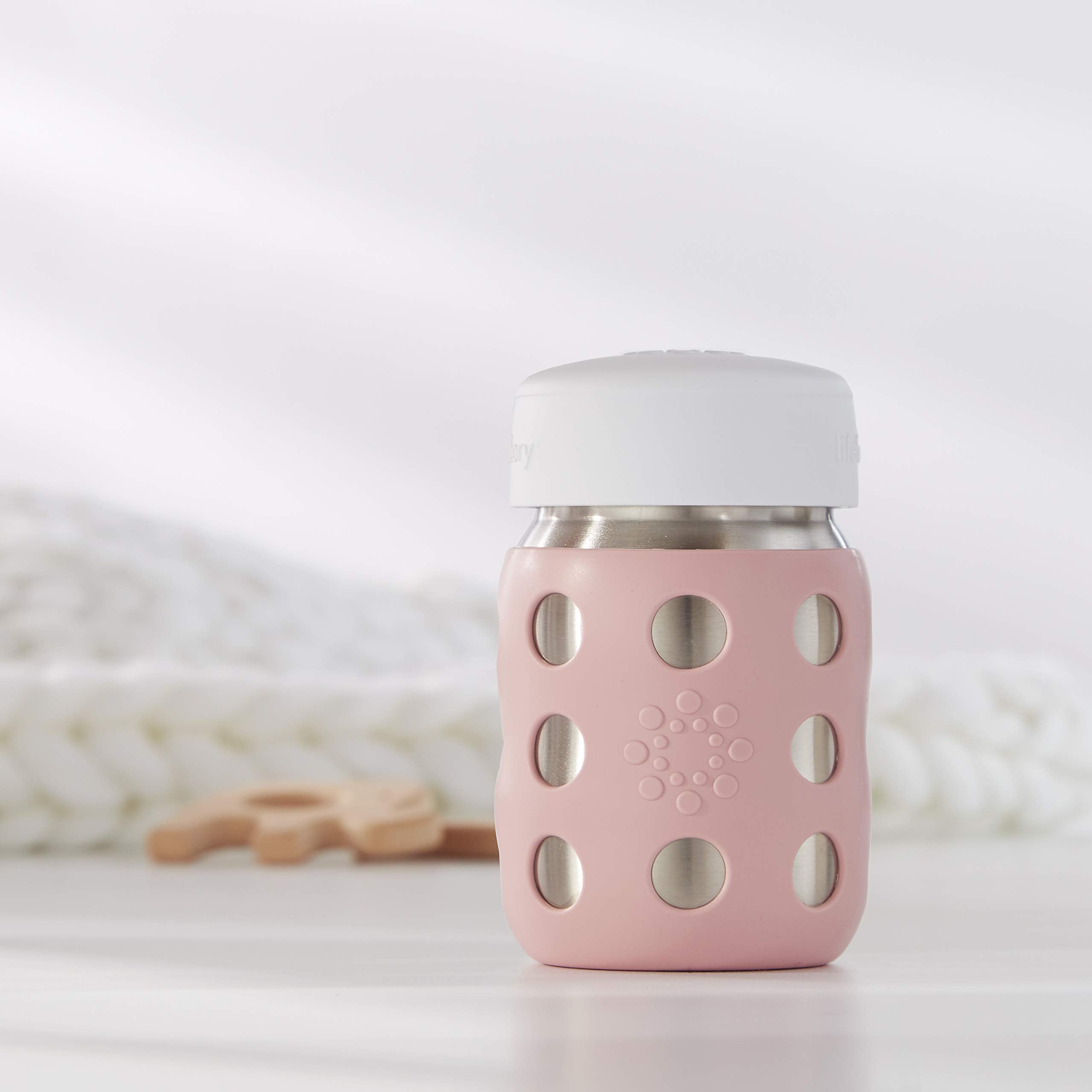 Lifefactory on-the-go use demonstrates versatile daily hydration