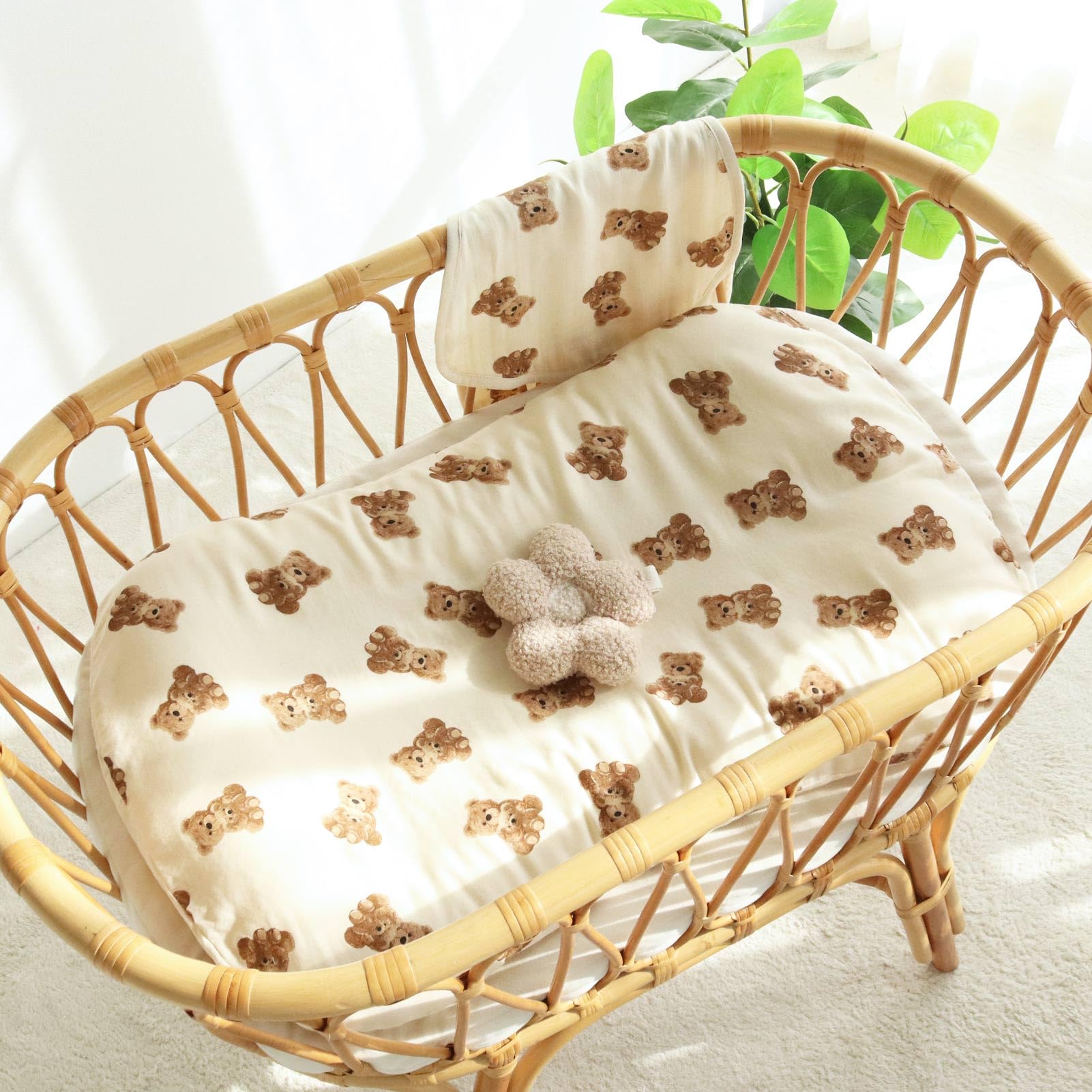 Removable washable cover helps keep a baby space tidy.