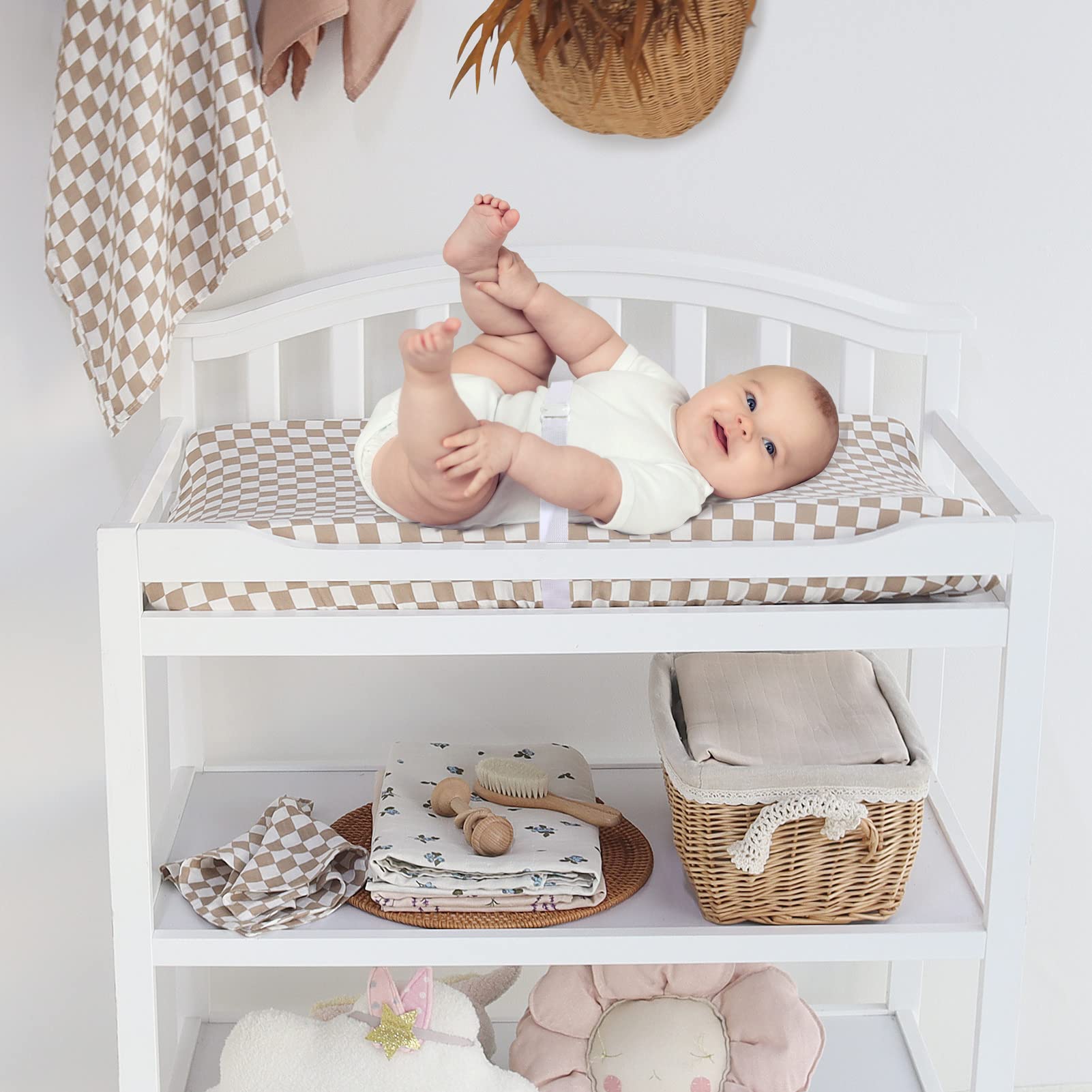 LifeTree muslin changing pad cover on a 16x32 inch pad illustrates easy fit