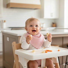 LILY O LAUREL drool-absorption bib demonstrating high absorption