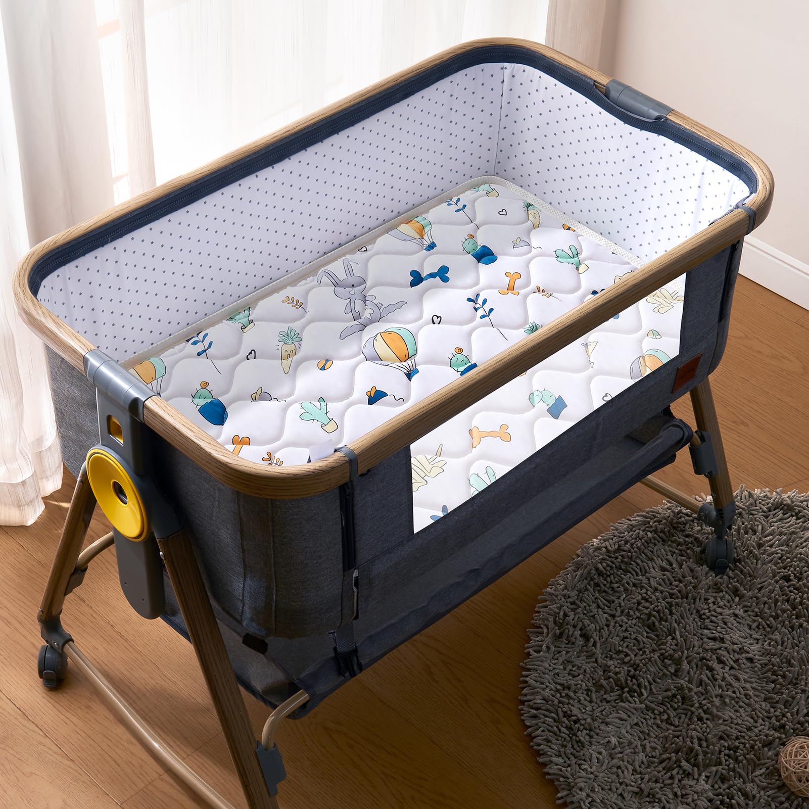 LILYVIBEBEARHAPPY double-sided design shows cotton comfort and waterproof protection for travels.