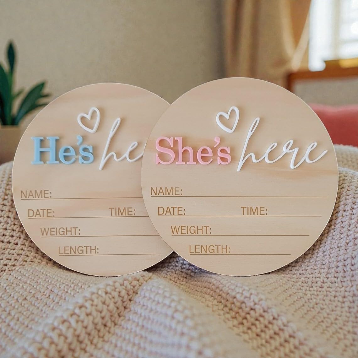 LINHTEVIE photo-ready birth plaque for nursery decor and social media reveals.