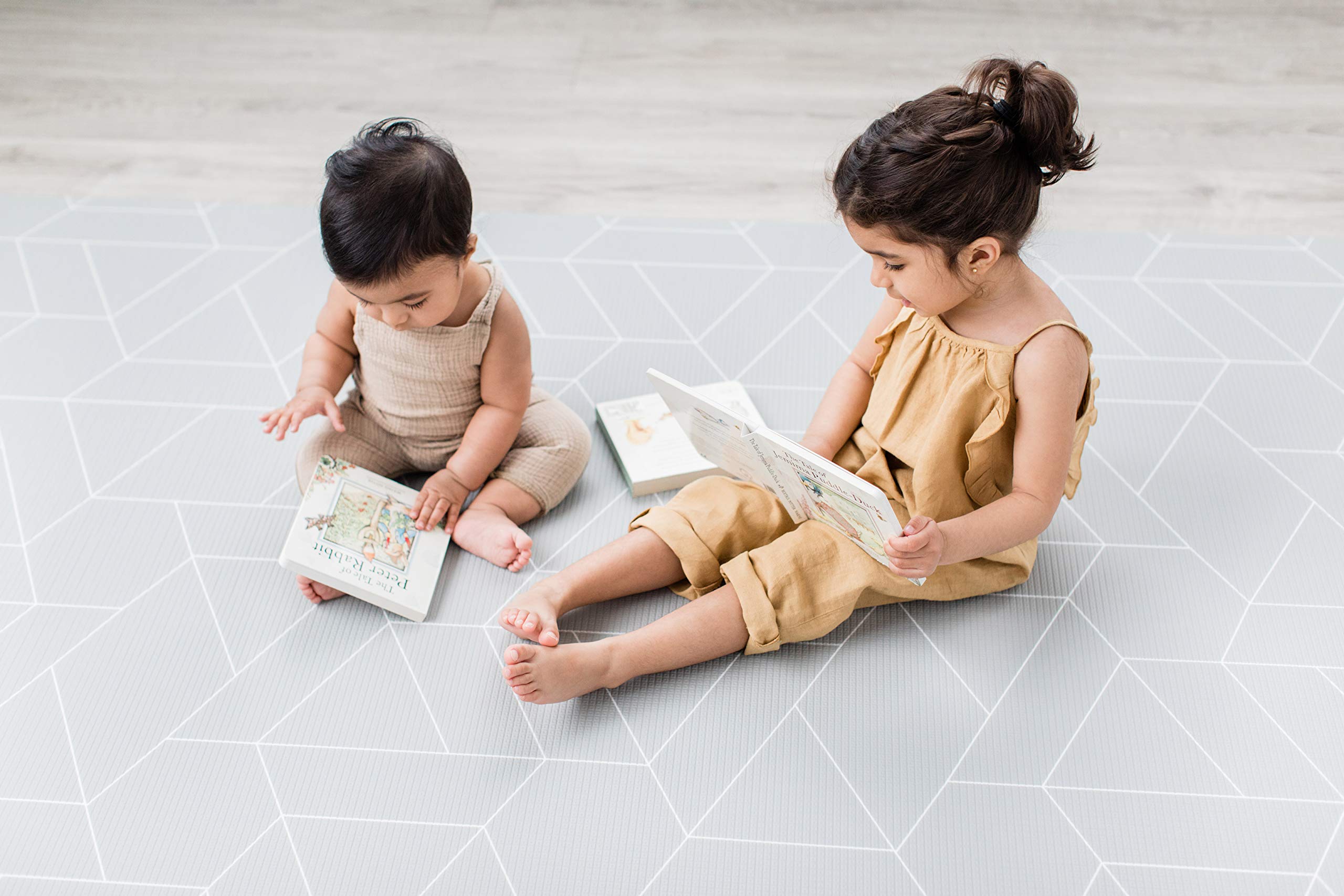 LITTLE Bot Ofie mat large foam surface creates a safe, expansive play area.