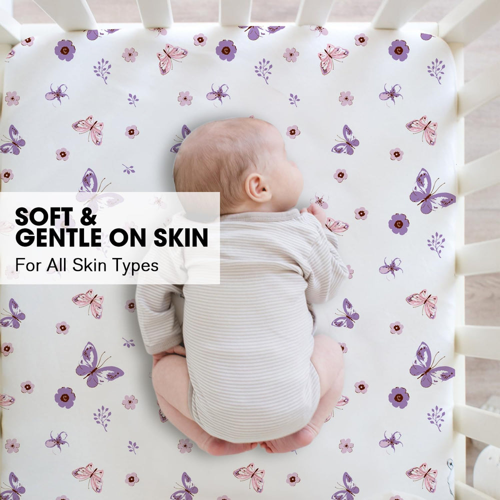 Elastic-band fitted sheets stay snug during naps