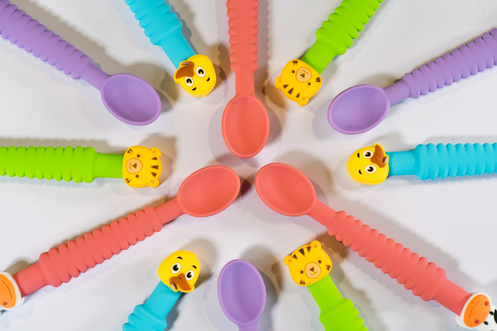 Little Grubbers 3-in-1 function demonstrates feeding, teething, and independent eating.