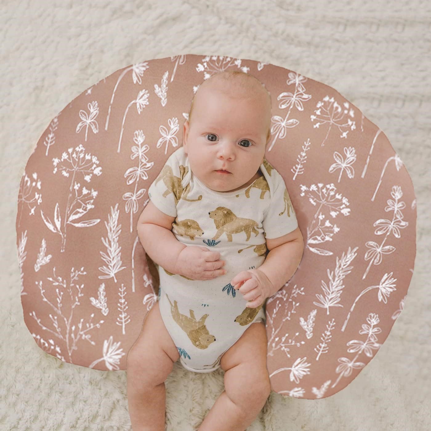 Little Jump Boppy-compatible nursing pillow cover protects skin from zipper exposure.