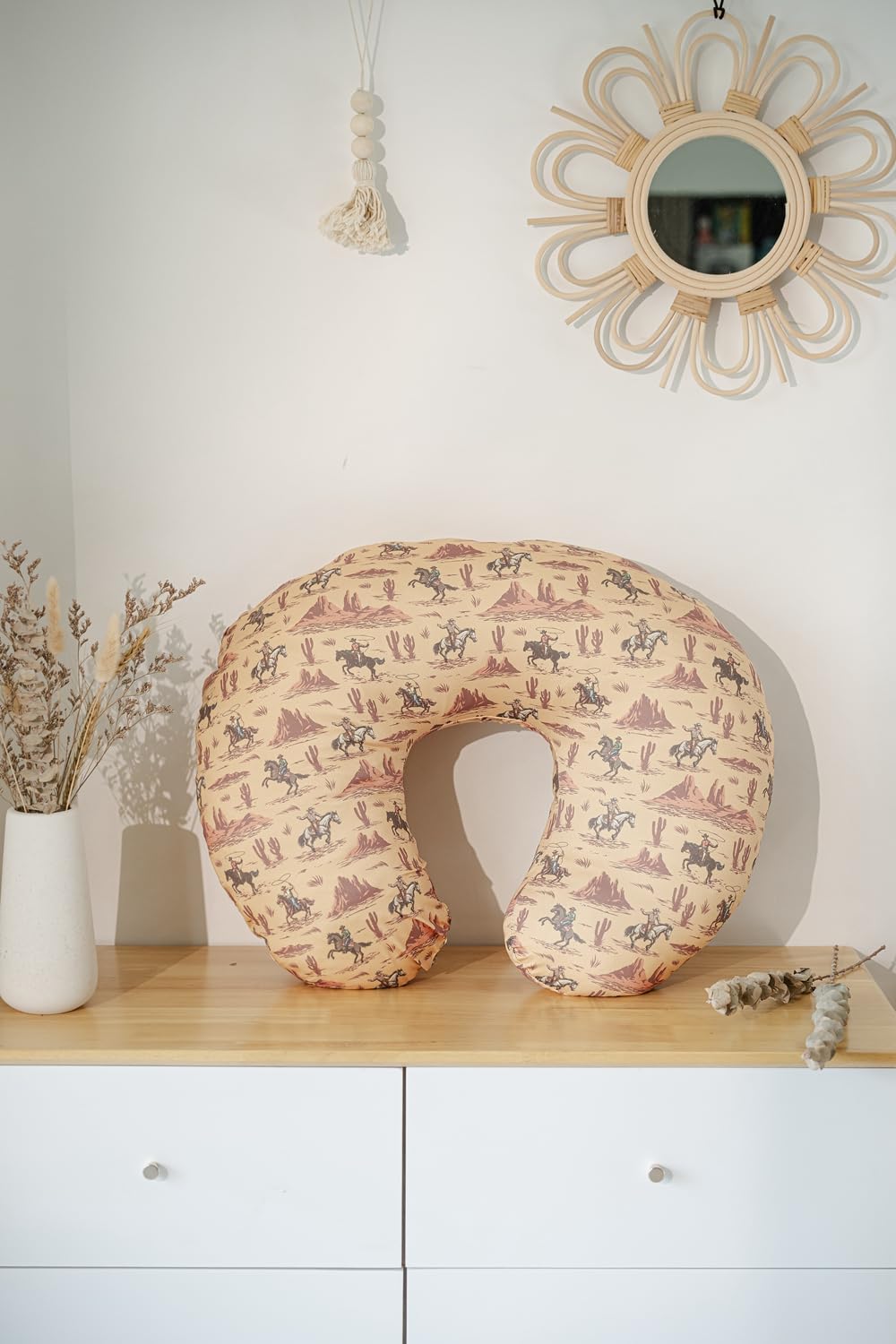 Little Jump Boppy pillow fit ensures snug coverage on standard cushions.