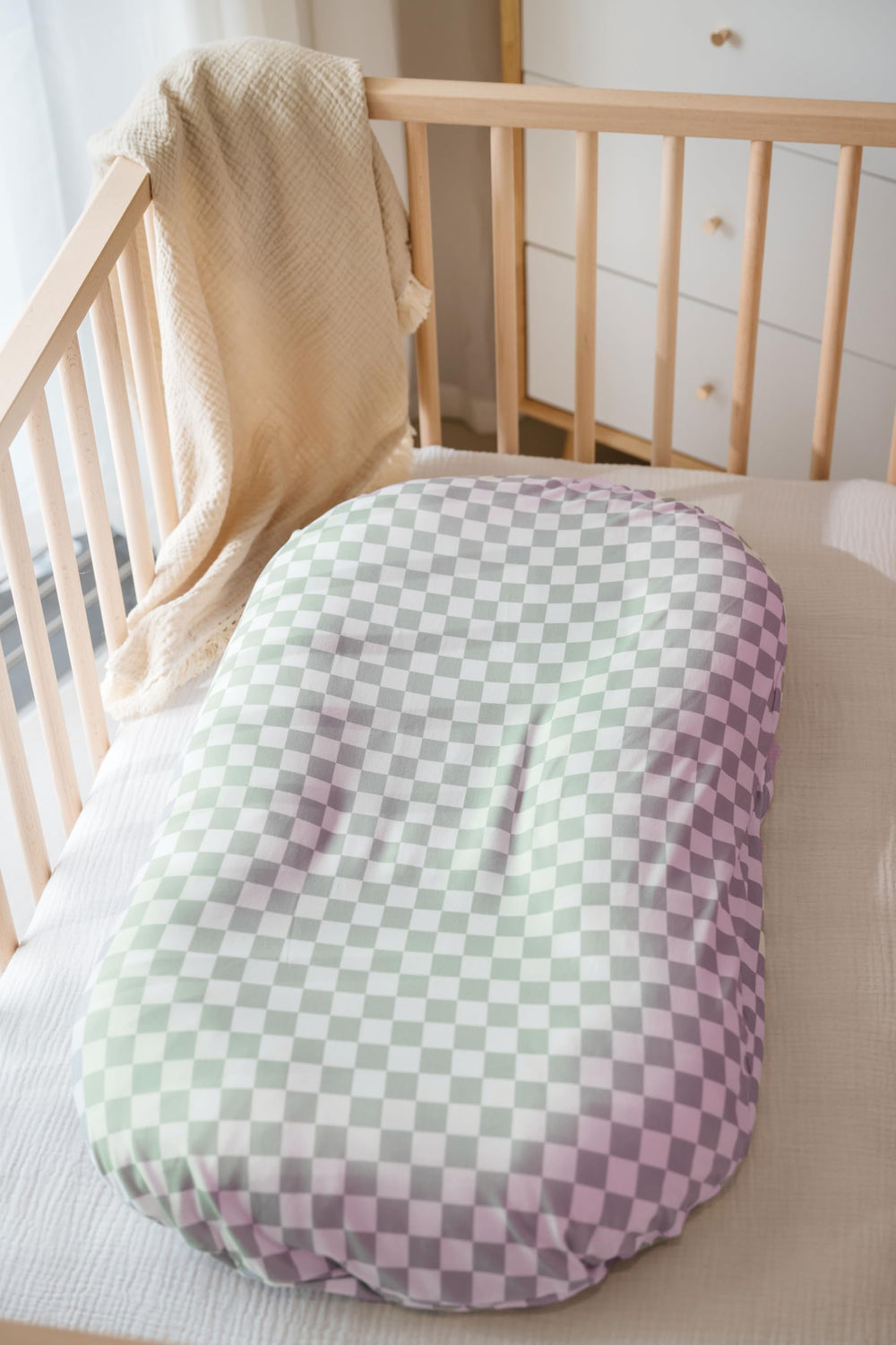 Little Jump machine-washable lounger cover in coffee checkered for quick cleaning.