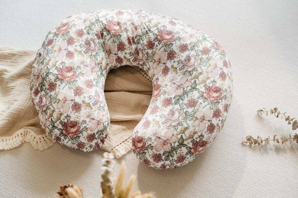 Little Jump easy-care machine-washable nursing pillow cover simplifies cleanup.