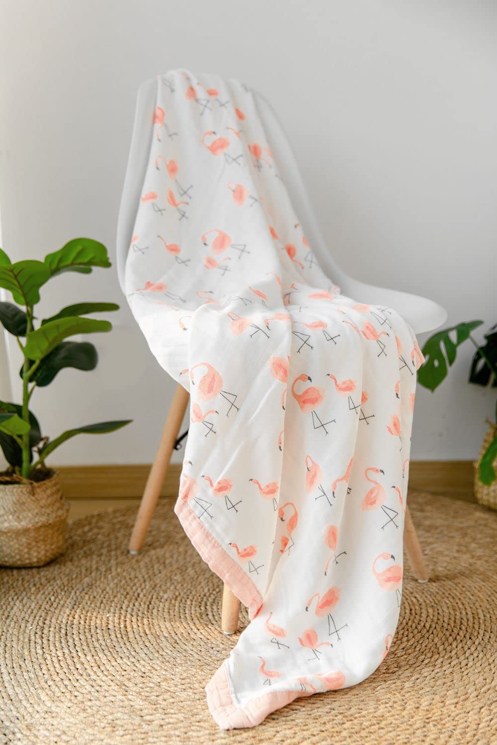 Little Jump Flamingo blanket easy-care machine-washable fabric.