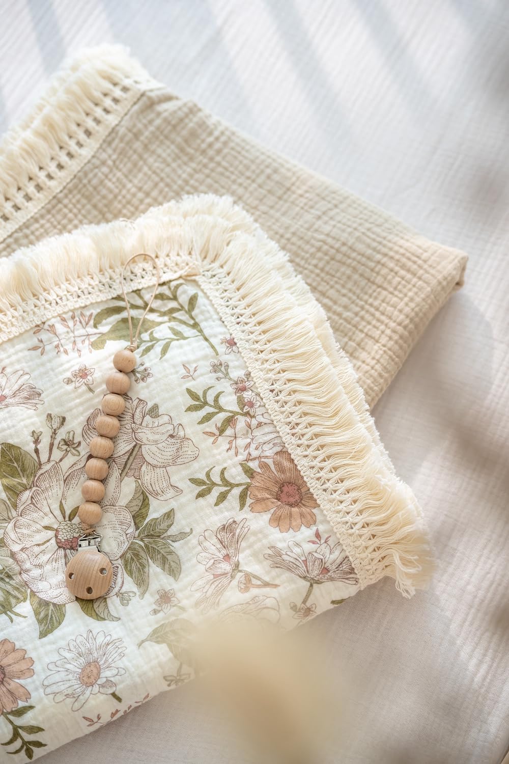 Little Jump newborn swaddle for cozy wrapping and calm naps.