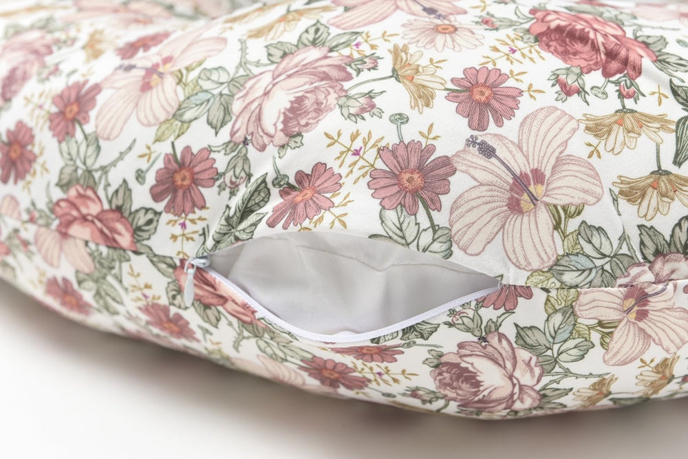 Little Jump soft stretch fabric ensures snug fit on standard nursing pillows.