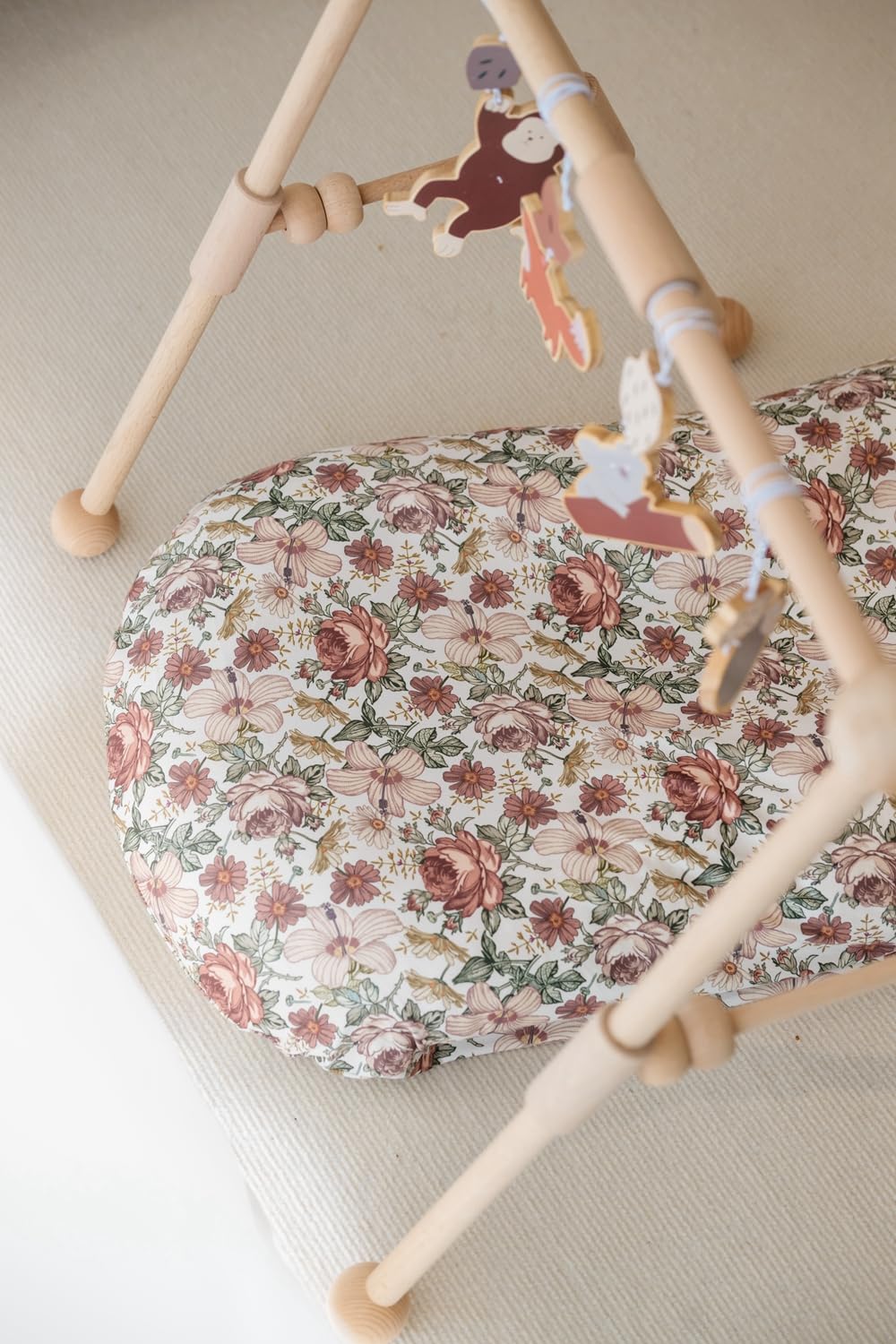 Little Jump Western Wild Flowers slipcover fits standard loungers via envelope closure.
