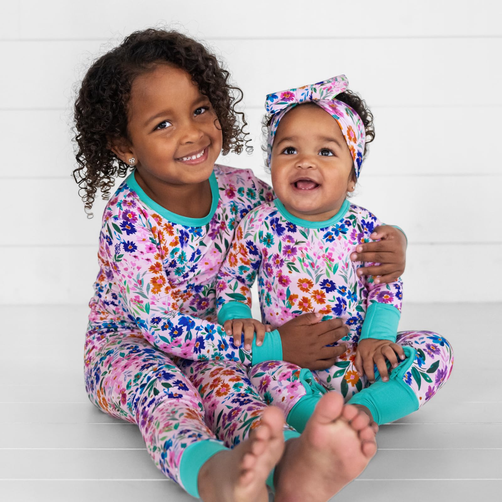 Headband with swaddles for a photo-ready, cohesive outfit
