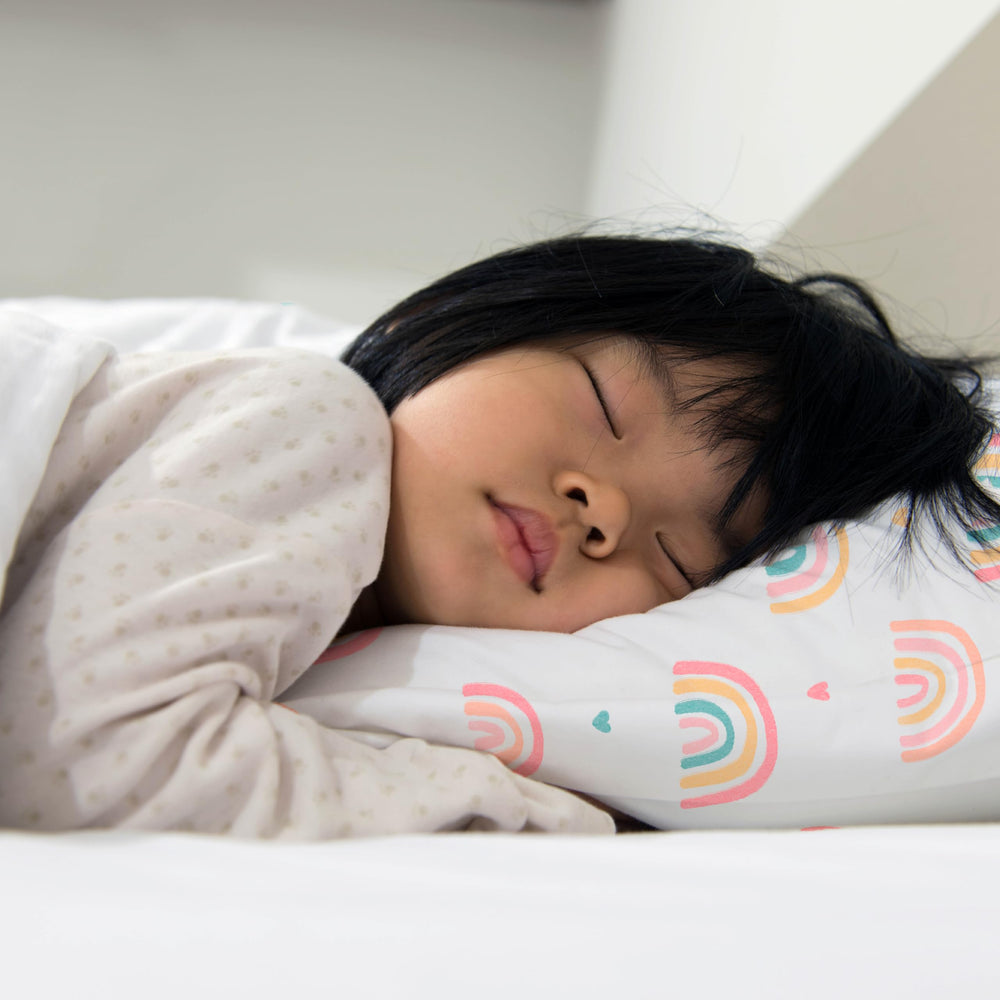 Little Sleepy Head premium hypoallergenic pillowcase resists irritation during year-round use.