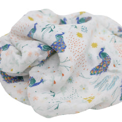 Little Unicorn Deluxe Swaddle 47x47 inches provides secure, easy wrapping for infants