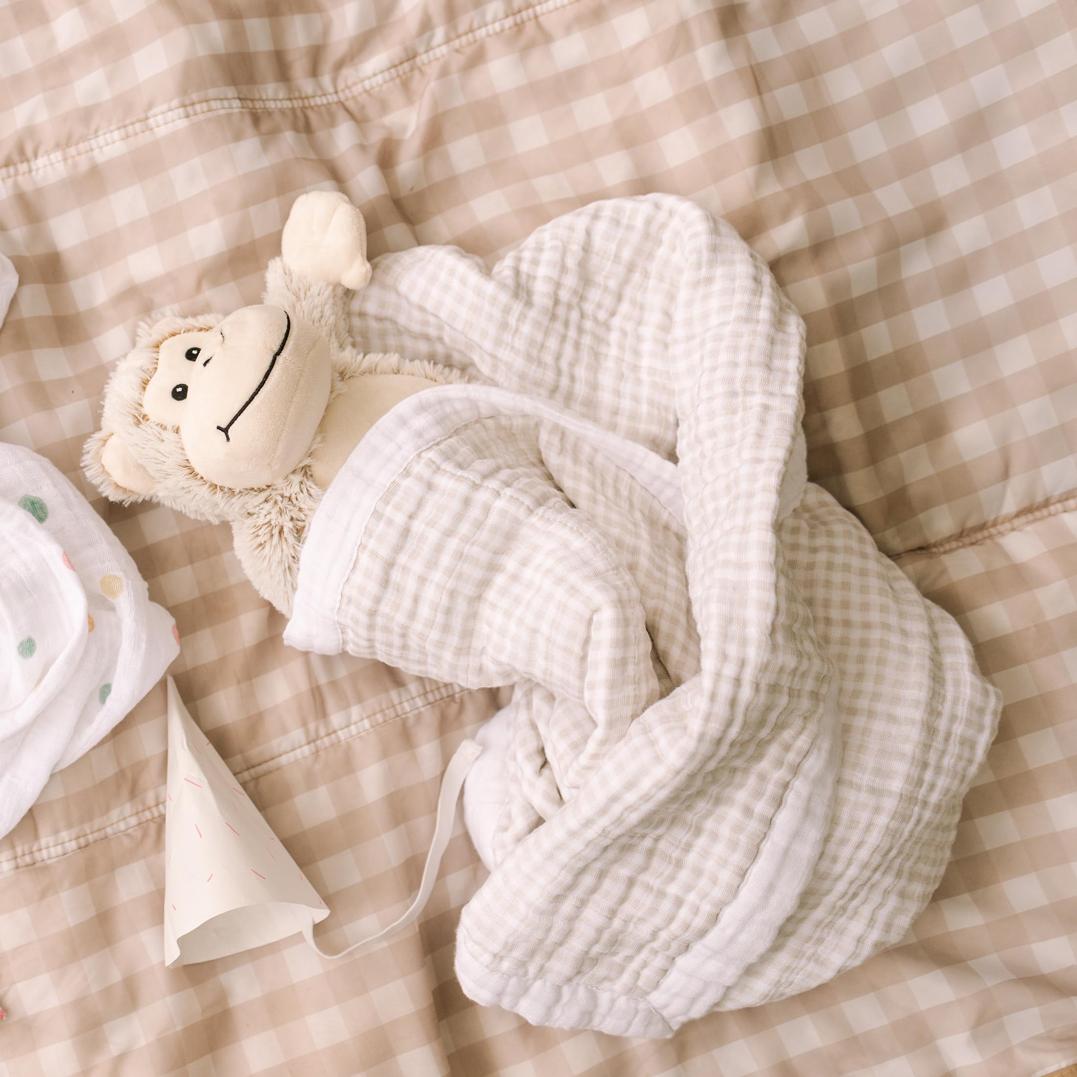 Little Unicorn quilt's bias-bound edges prevent fraying during daily use.