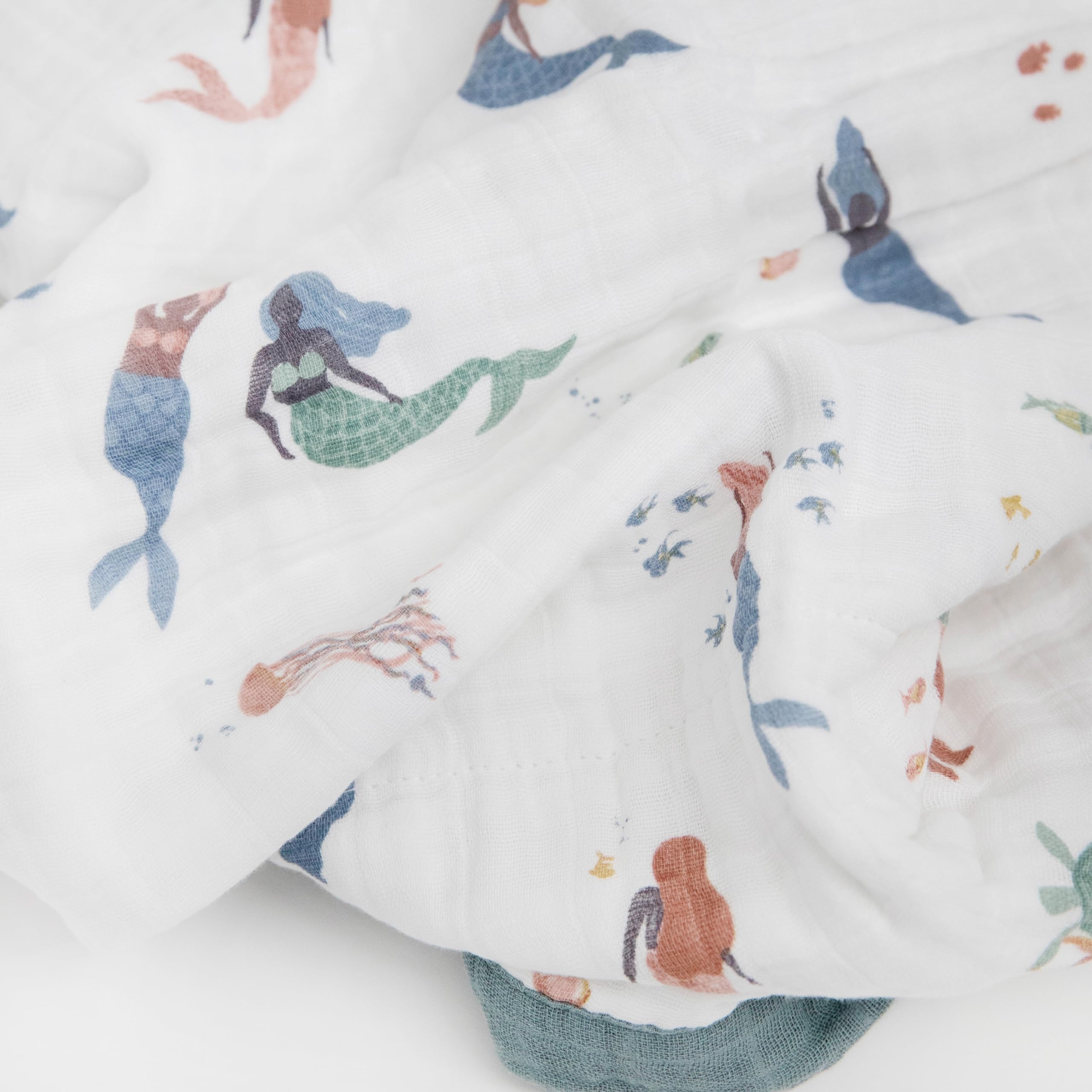 Little Unicorn mermaids quilt on the go as play surface and cover