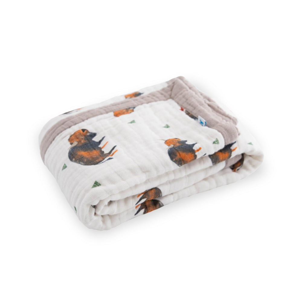 Little Unicorn quilt provides a cozy snuggle time surface for baby.