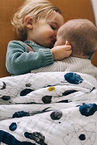 Little Unicorn Premium Quilted Throw enhances car rides and naps with comfort.