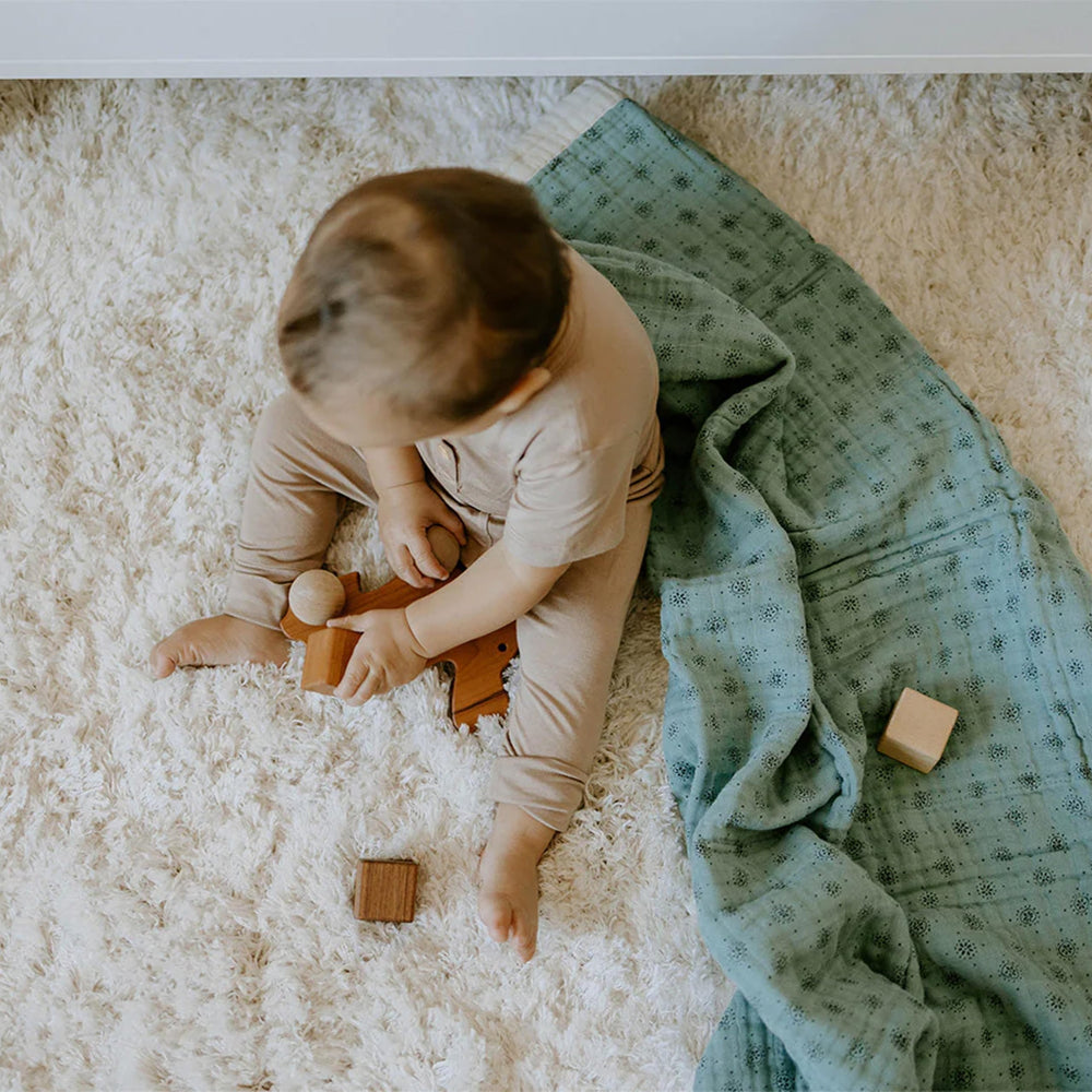 Little Unicorn machine-washable quilt: durable and easy to clean.