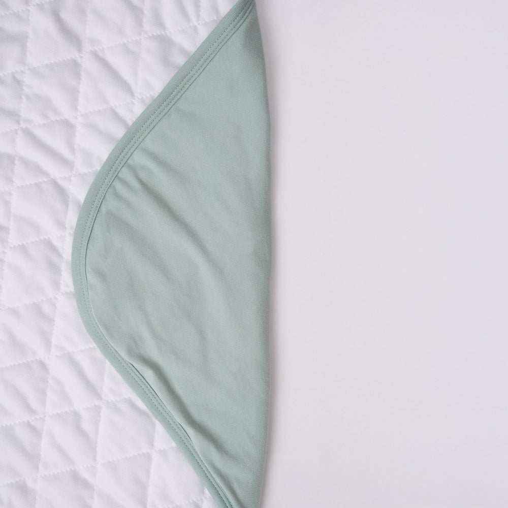 Littogoose grows-with-child blanket adapts as your kid grows.
