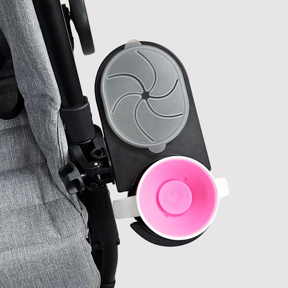 Liuliuby snack container lid helps prevent spills during travel.
