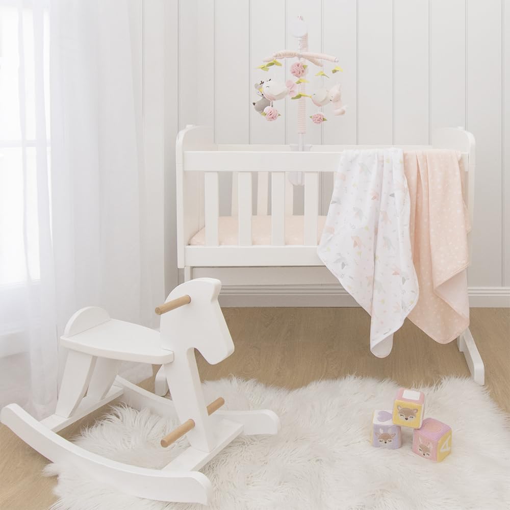 Twelve classical melodies create a soothing nursery atmosphere.