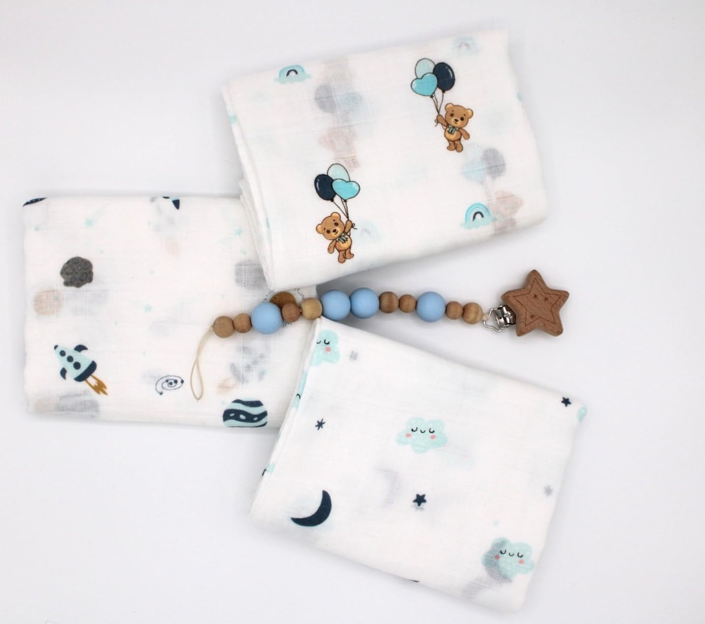 LMED Babyland clouds pattern cloth lightweight and breathable for daily use.