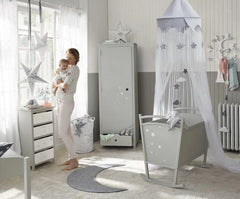 LOAOL Fluorescent star stickers brighten evenings for a dreamy sky effect.