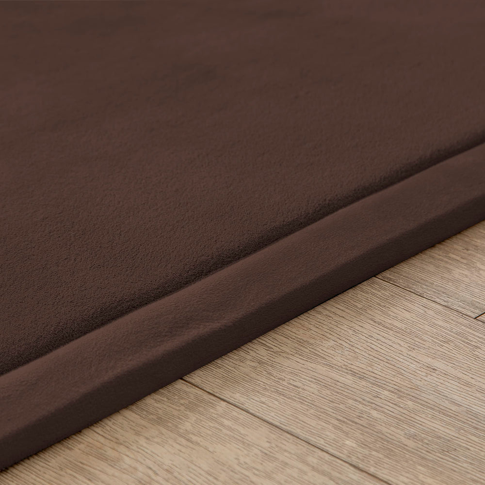 Loartee Large-size rug provides room for siblings to share toys.