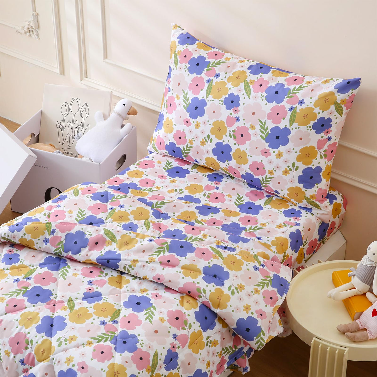 LONAVA toddler comforter set with flower pattern shows ultra-soft microfiber for gentle skin.