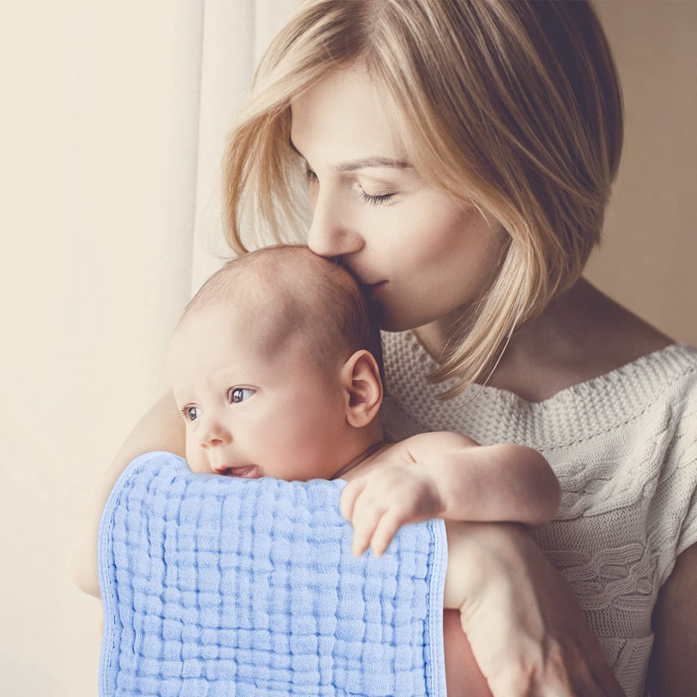 Looxii muslin burp cloths blue closeup fabric highlights absorbent six-layer weave.