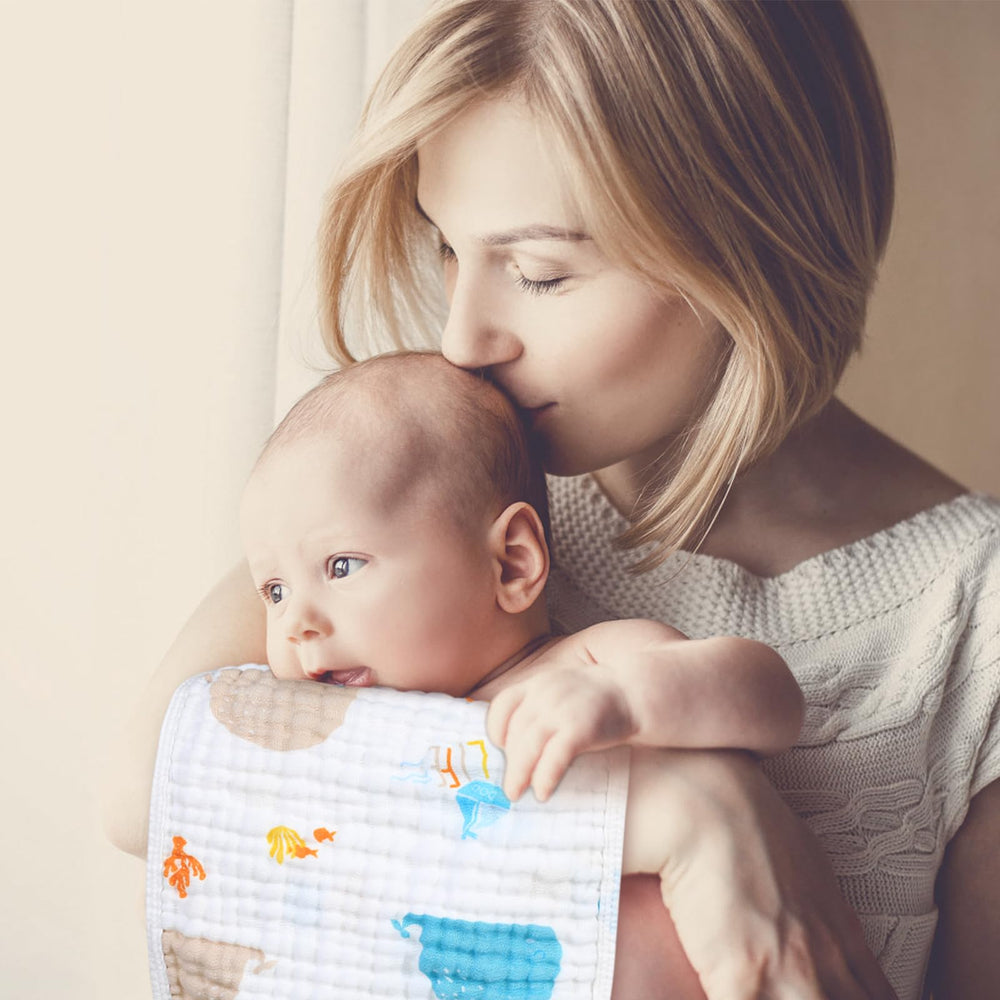 Looxii muslin burp cloths feature reinforced edges to prevent unraveling after washing.