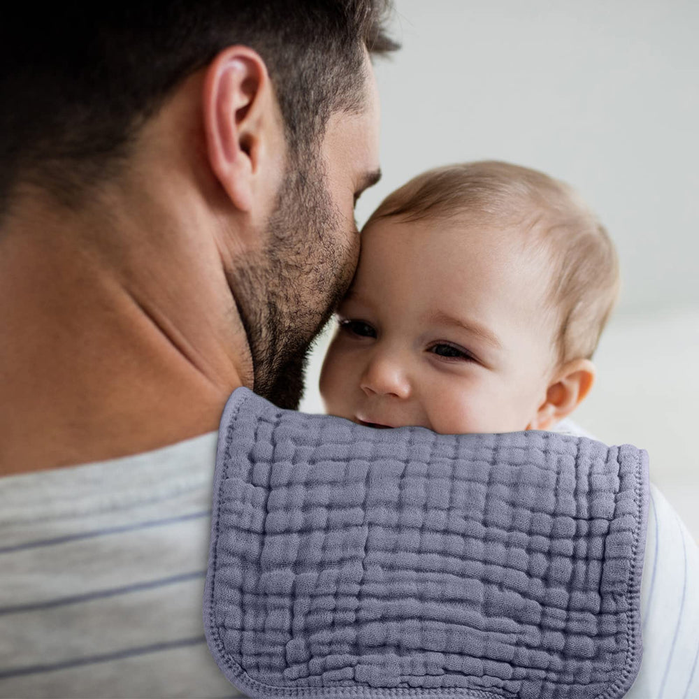 Looxii Muslin Burp Cloths reinforced edges prevent unraveling after washing.