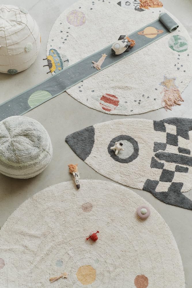 Lorena Canals Rocket rug is lightweight, easy to move between rooms for flexible living areas.