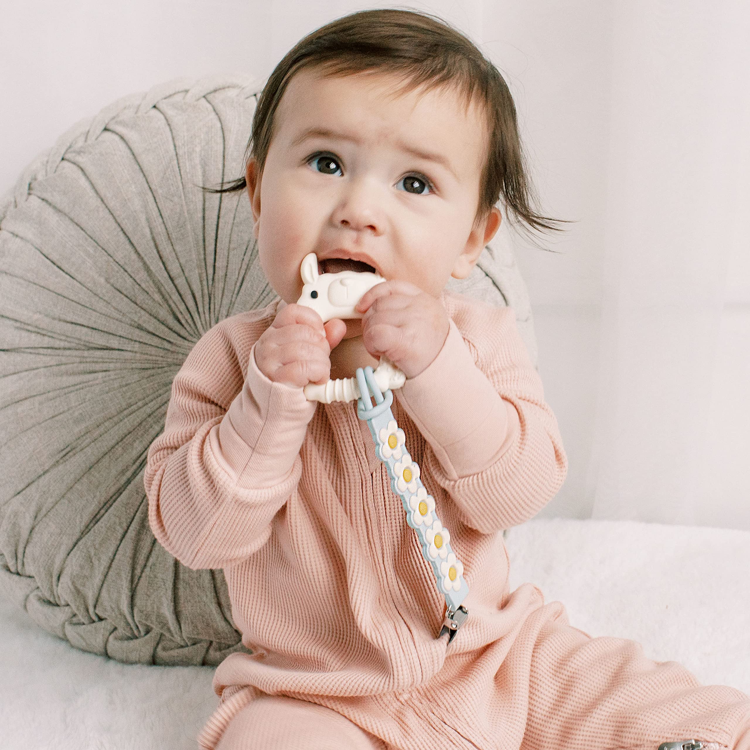 Loulou Lollipop clip detail shows stainless-steel grip for gentle, durable clothing protection.