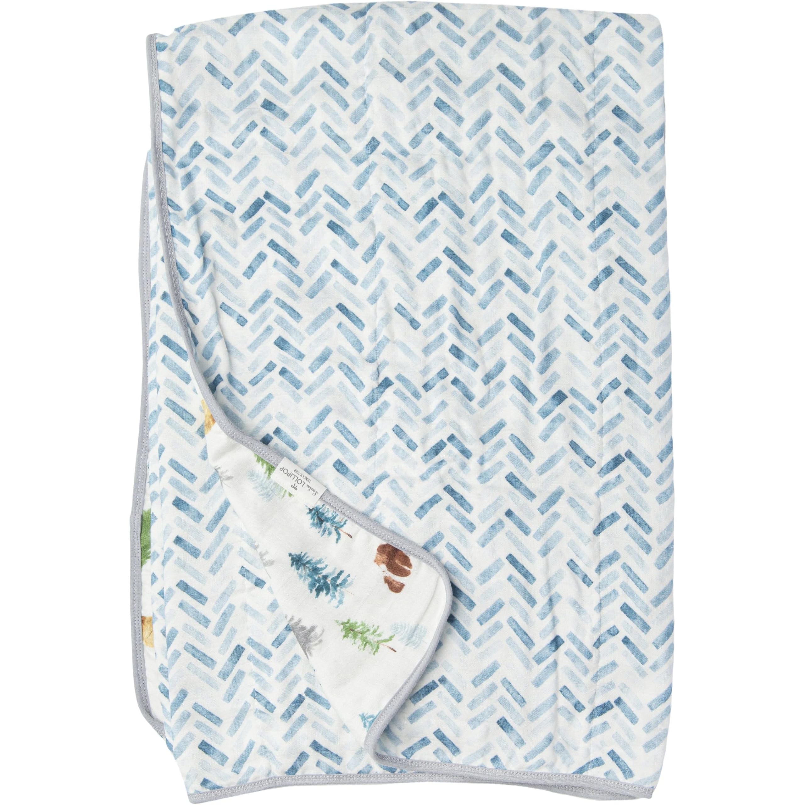 Loulou Lollipop muslin quilt blanket naptime snuggle demonstrates lightweight comfort for cozy moments.