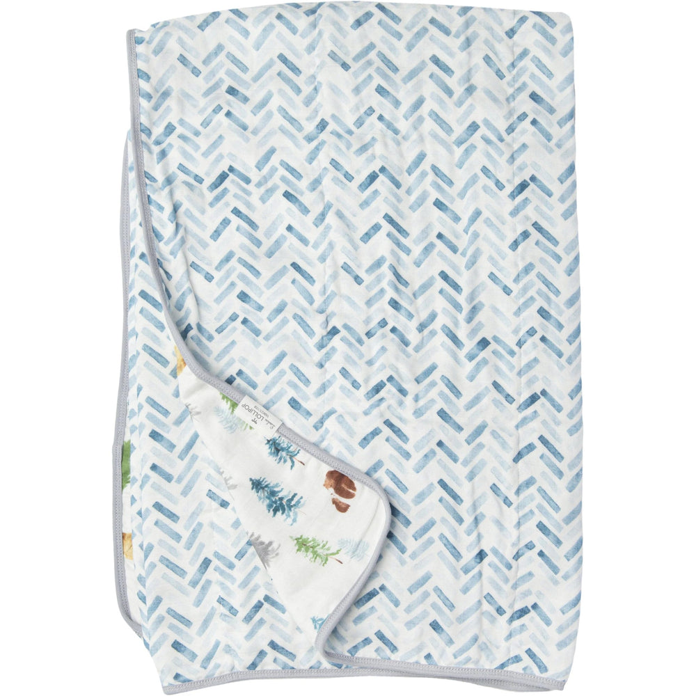 Loulou Lollipop muslin quilt blanket naptime snuggle demonstrates lightweight comfort for cozy moments.