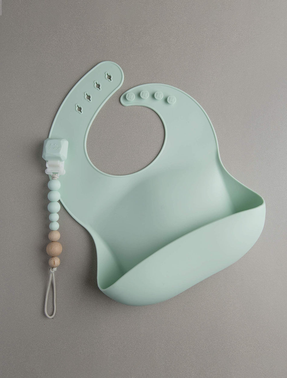 Loulou Lollipop silicone bib keeps mealtime tidy during solids