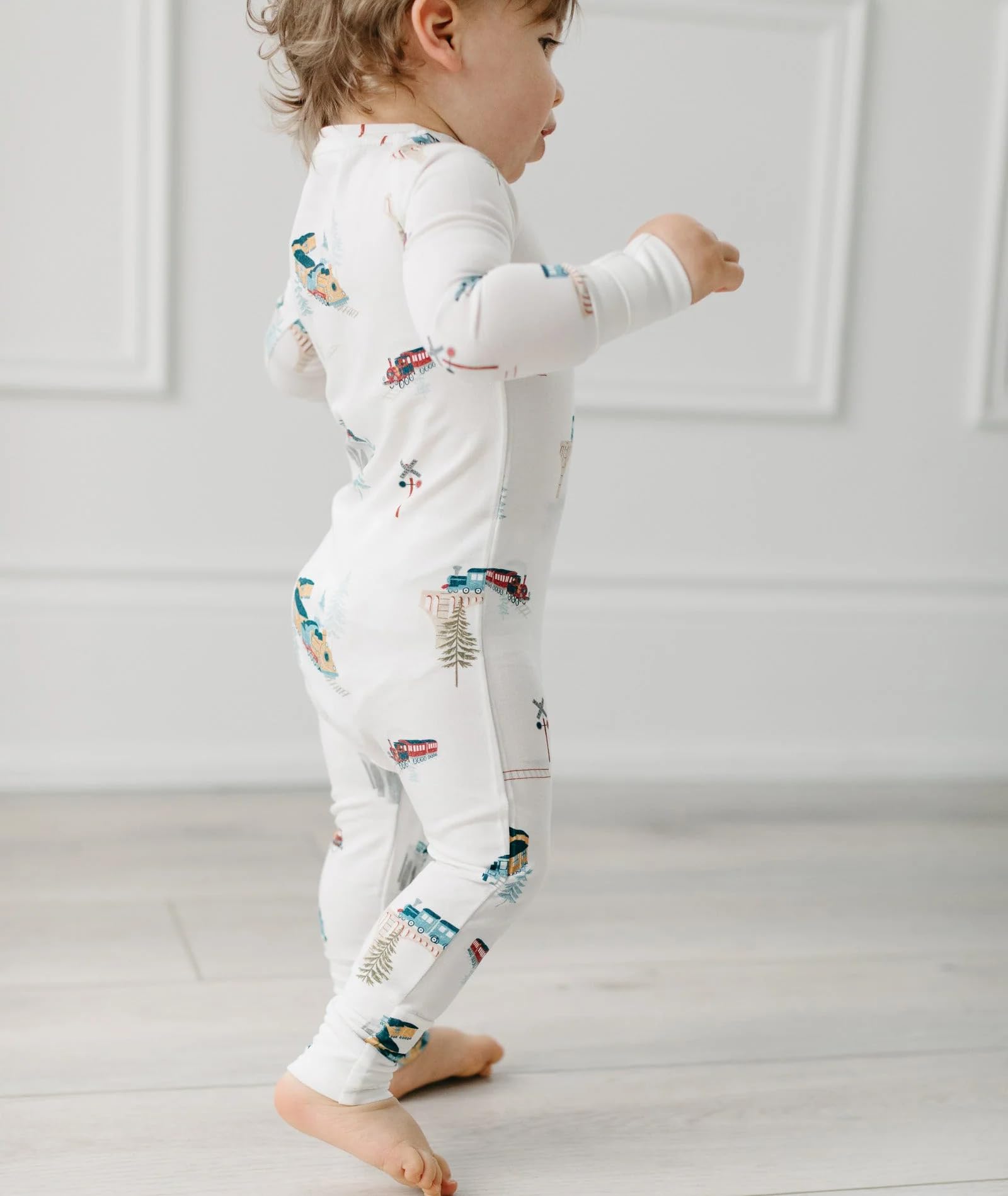 Loulou Lollipop Sleeper interior tag-free area indicates comfortable neck line.