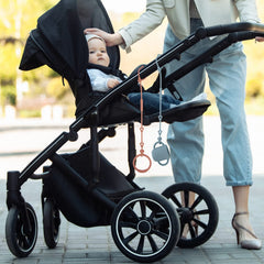 Lovbaby silicone pacifier clip food-grade material stays secure and easy to clean.