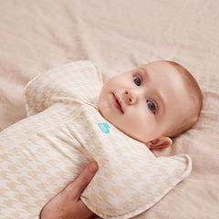 Love To Dream Swaddle Up tan houndstooth variant supports 13-19 lbs babies weight range.