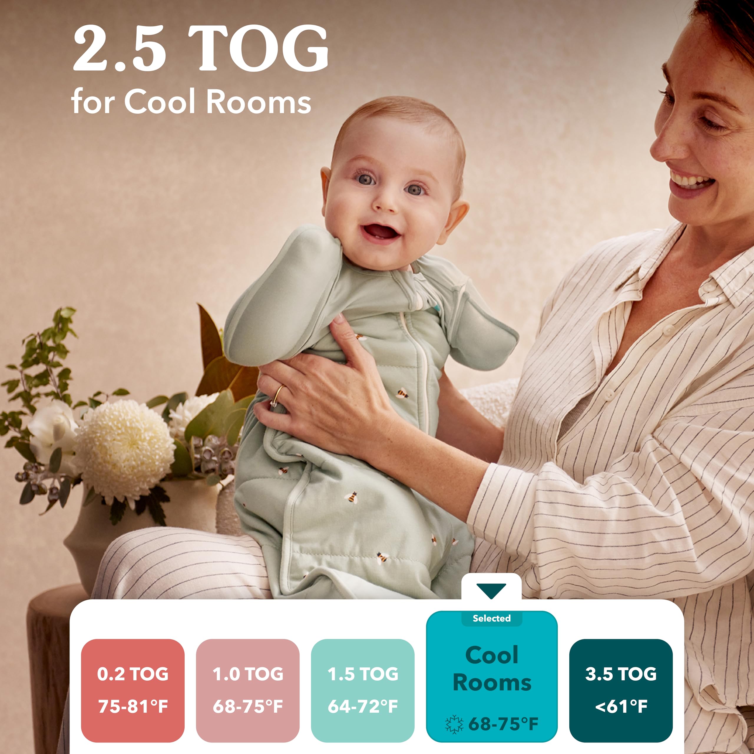 Love To Dream Transition Bag enables quick diaper changes with a two-way zipper.