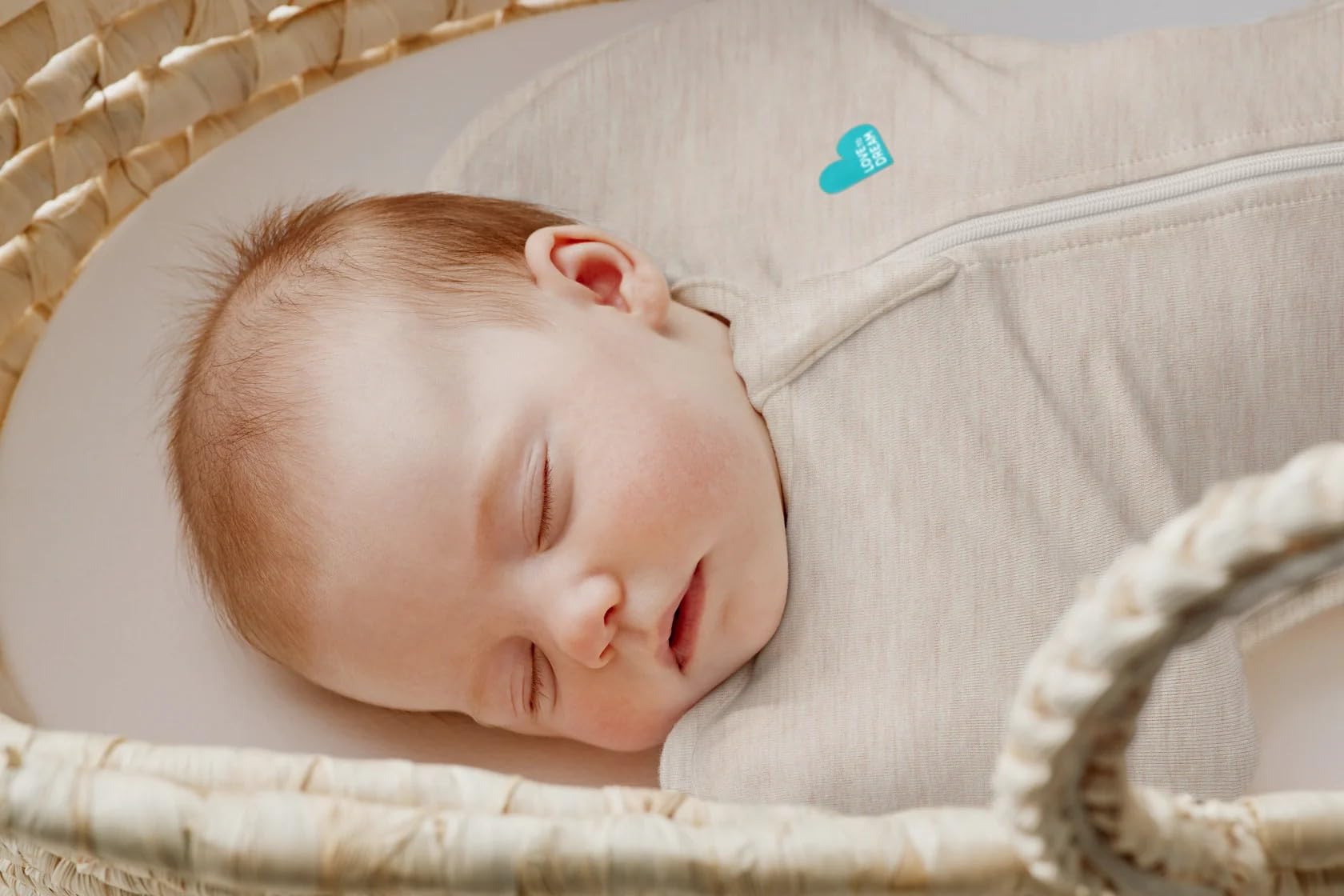 Love to Dream Swaddle Up two-way zipper enables quick night diaper changes.