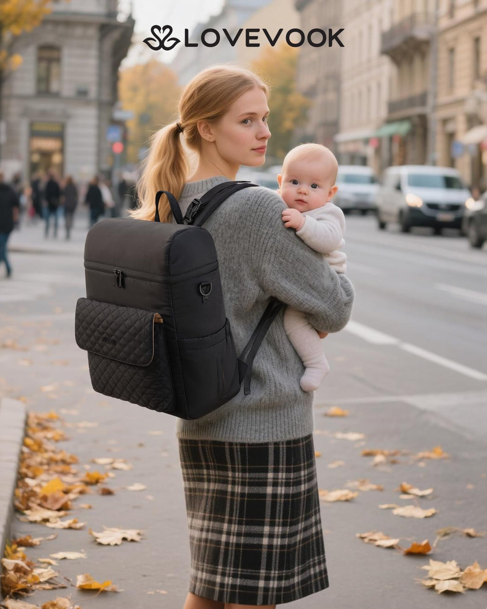 LOVEVOOK stroller buckles transform the bag into hands-free travel.