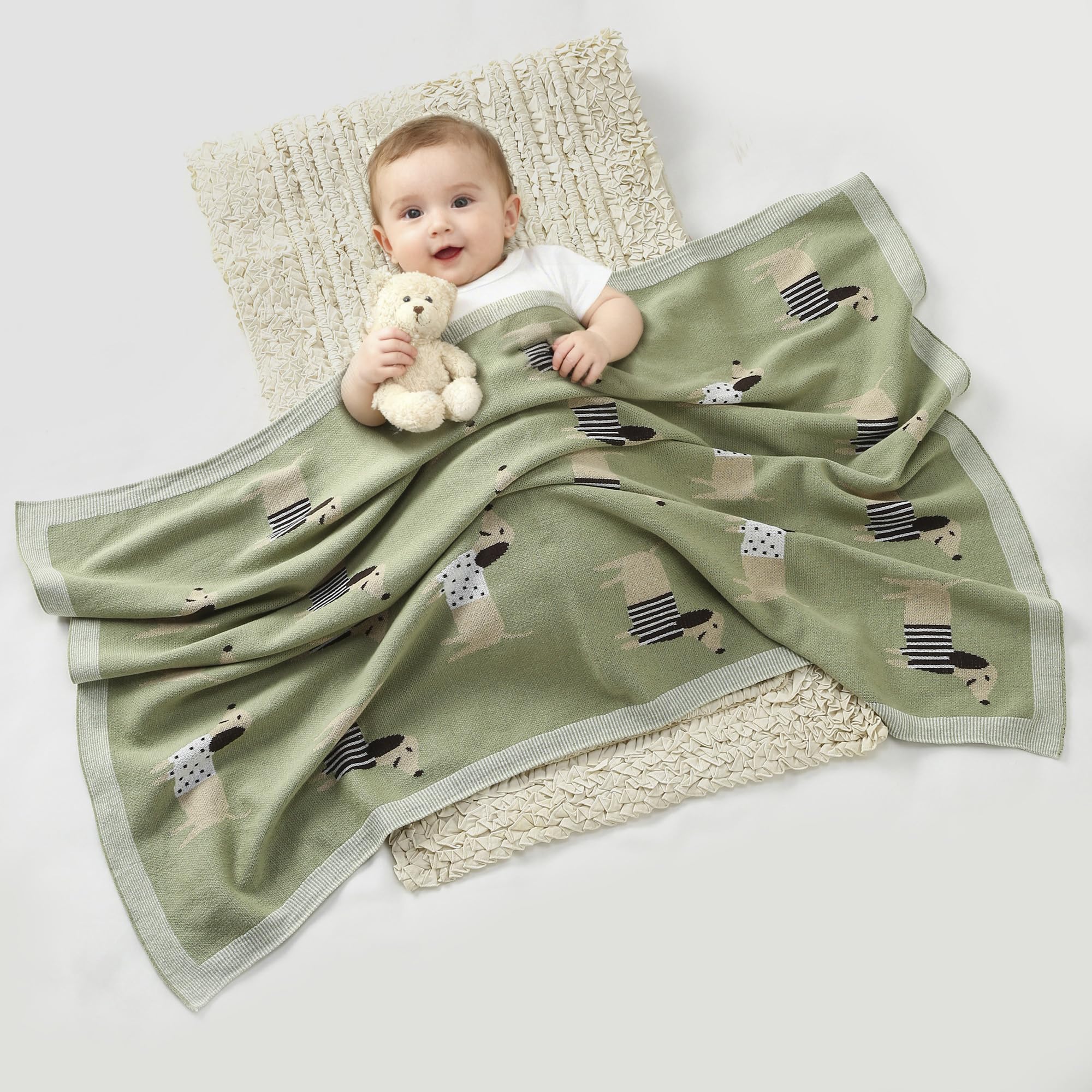 Loyfoky breathable cotton knit showcases stretchy material for secure swaddles.