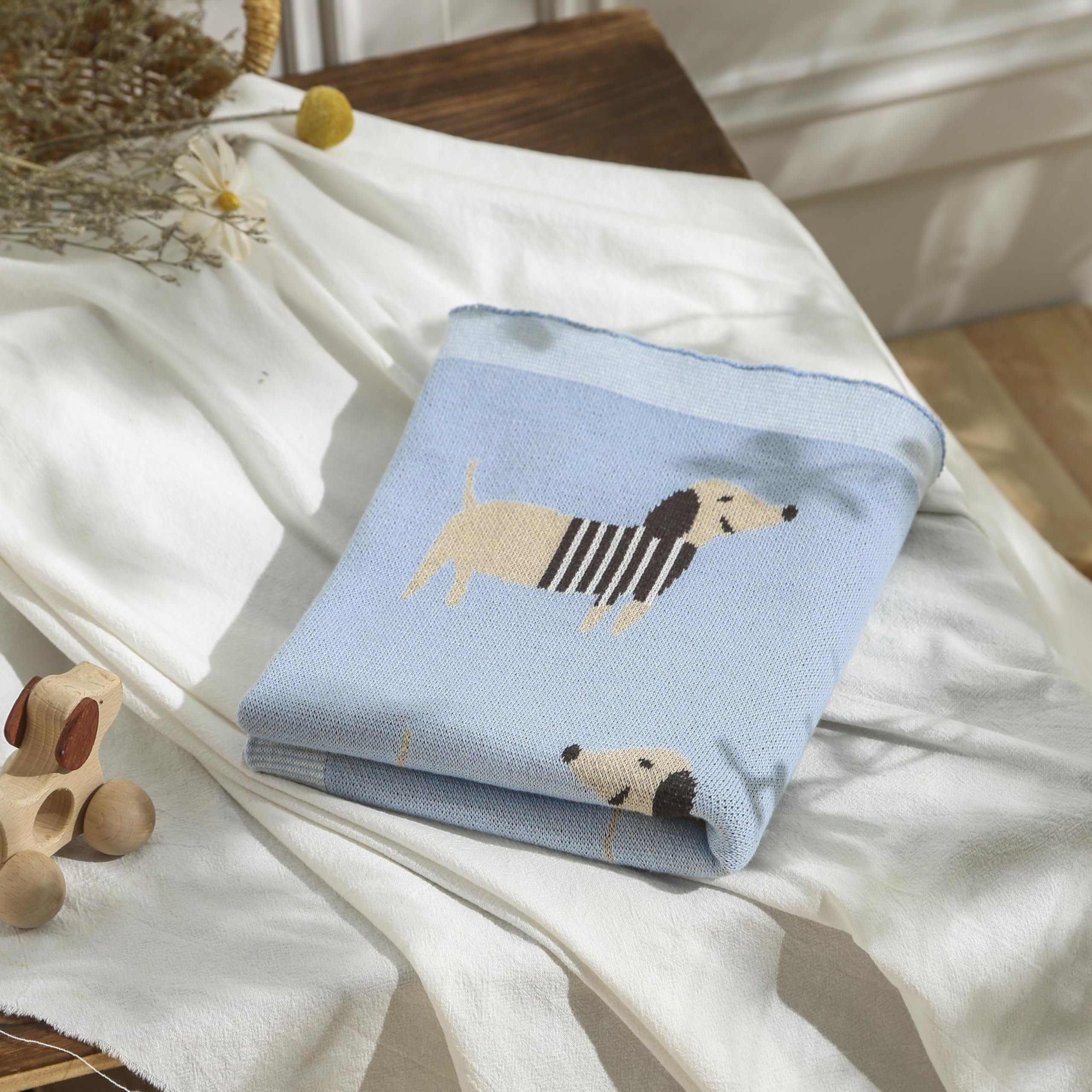 Loyfoky stroller-cover use keeps baby snug during outings