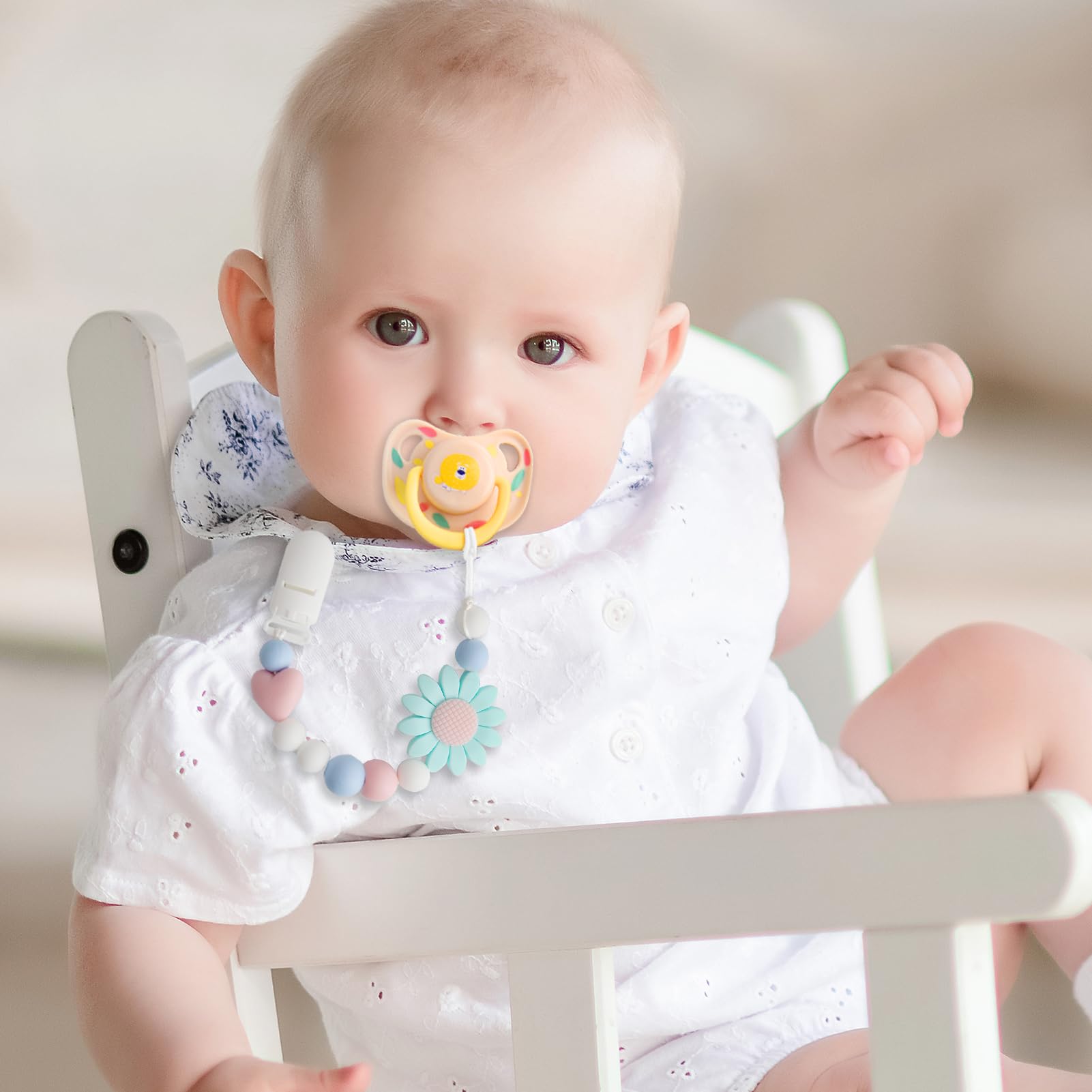 LSTRAGY pacifier clip two-pack closeup shows secure plastic teeth.
