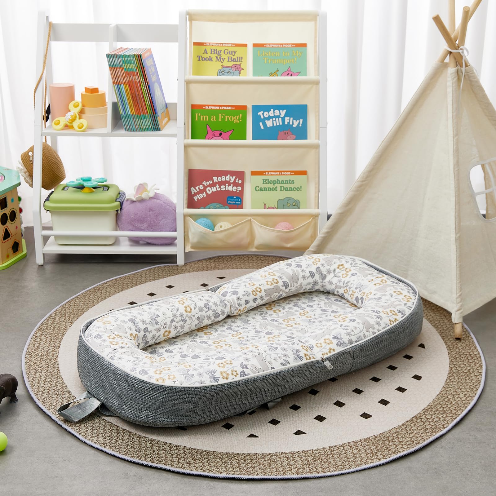 Lucakuins baby lounger highlights an awake bonding design for caregiver interaction.